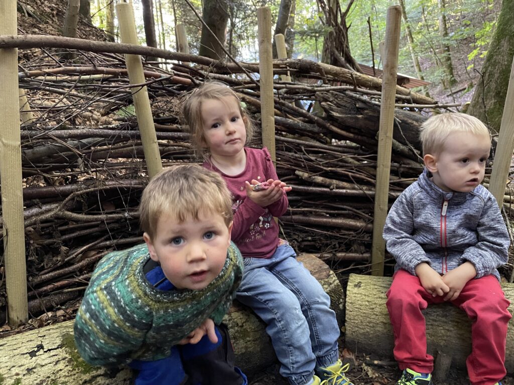 Gibt's noch mehr Geschichten? Waldspielgruppe Oberburg Waldsofa